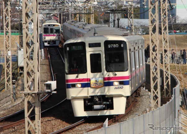京王と東京都交通局は2月14日に臨時列車『高尾山冬そば号』を運転する。写真は昨年運転された『高尾山冬そば号』