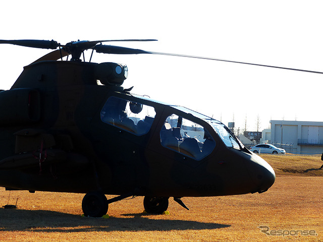 川崎重工製の偵察用OH-1（習志野駐屯地・陸上自衛隊第1空挺団「降下訓練始め」、千葉県船橋市、1月11日）