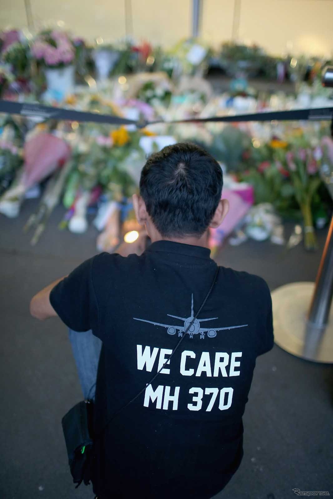 祈りを捧げるMH370便乗客の親族（資料画像）