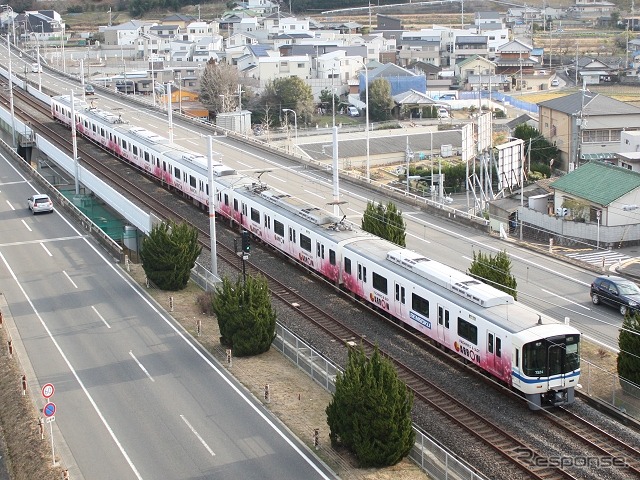 南海・泉北の連絡運賃値下げは3月1日に実施されることが決まった。写真は泉北線内を走る泉北高速鉄道の電車。