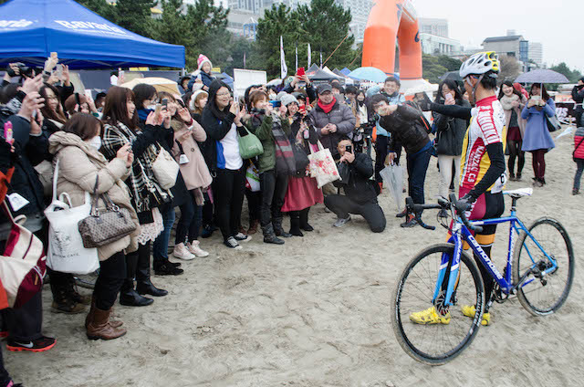 弱虫ペダルの渡辺航がエンデューロに参加（シクロクロス東京2015）