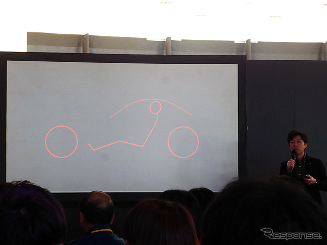 ファンに向けてロードスターのデザインについて語るデザイン本部・中山雅氏