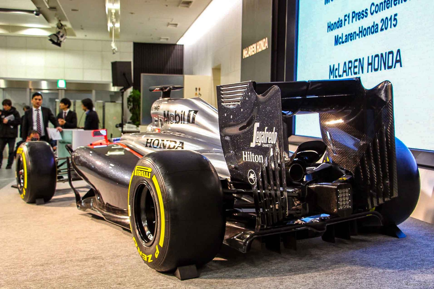 ホンダF1記者会見で展示された、マクラーレン・ホンダ『MP4-30』