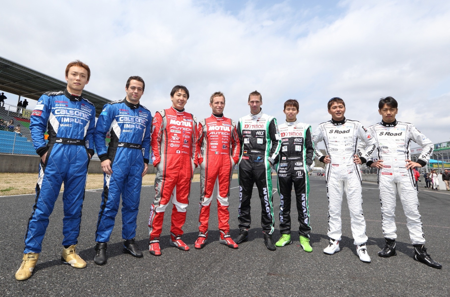2014年の日産GT500ドライバーたち（開幕戦時）。今季も基本的には同様のラインナップとなった。左から安田、オリベイラ、松田、クインタレッリ、クルム、佐々木、本山、柳田。
