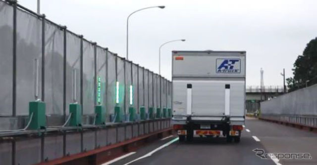 首都高の道路を再現した試験走路での走行実験