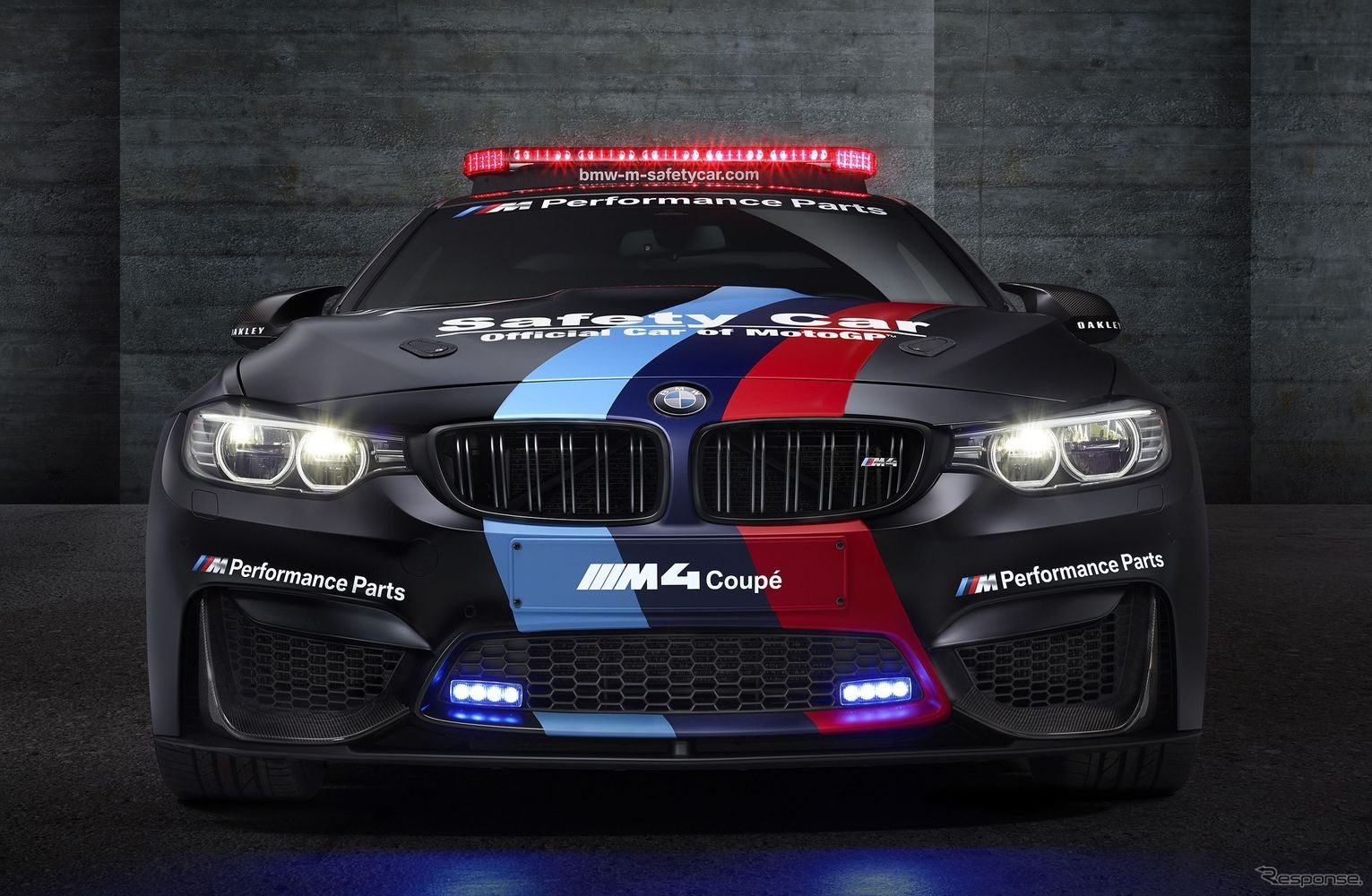 BMW M4 クーペのMoto GP セーフティカー