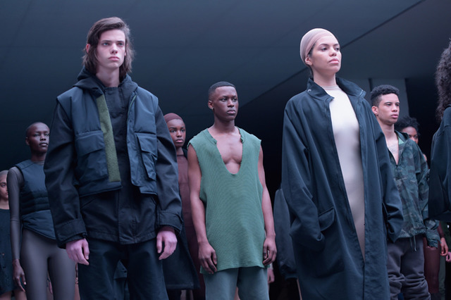 ニューヨークで発表されたアディダスオリジナルスとカニエ・ウェストのコラボコレクション「YEEZY SEASON 1」