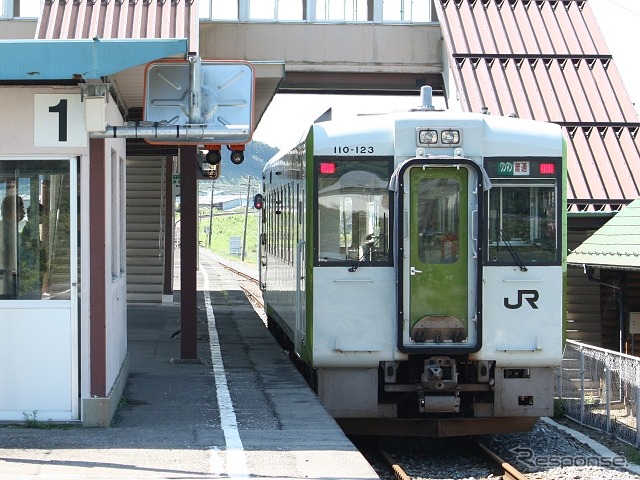 5月30日のダイヤ改正にあわせ、陸羽東線と石巻線の列車は全てキハ110系に置き換えられ、キハ40・48形の運用が消滅する。写真はキハ110形。
