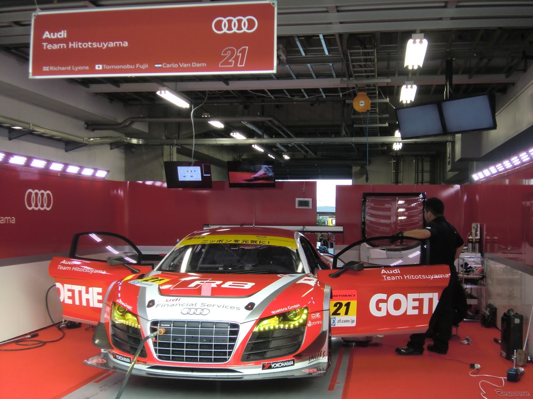 ピットで準備を進める「Audi Team Hitotsuyama」（写真は2014年シーズン）。