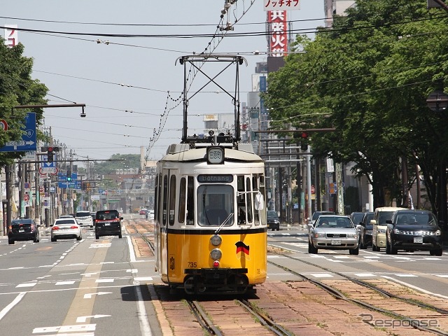 「レトラム」はドイツ製の路面電車。福井鉄道が福井県からの補助を受けて購入した。