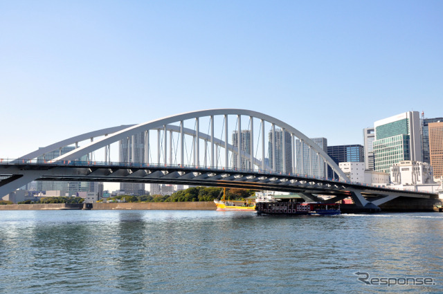 隅田川にかかる都道環状2号線の築地大橋。BRTのルート案では環状2号線を通る経路が描かれている