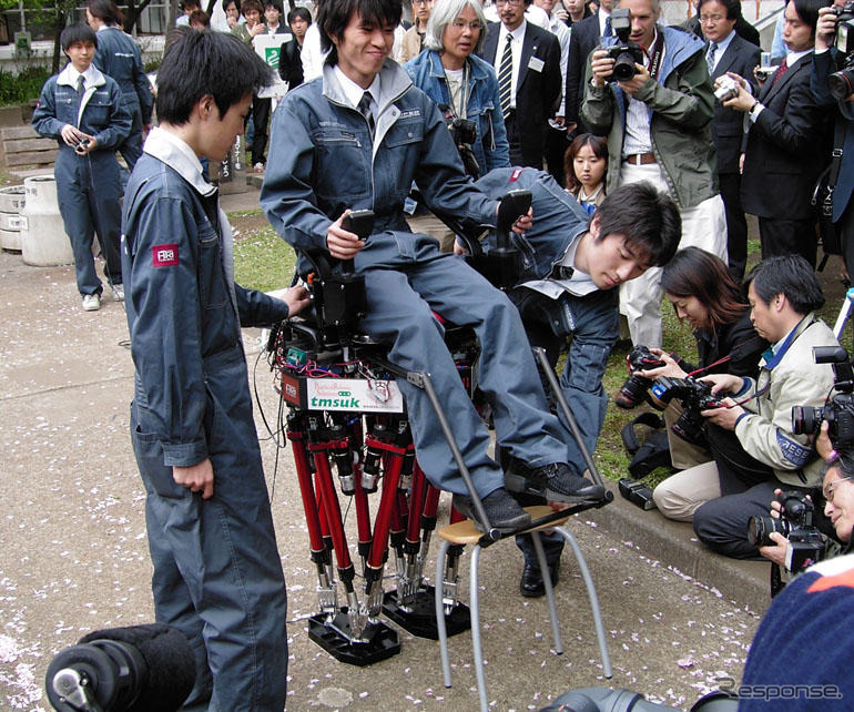 人間搭乗型二足歩行ロボット…パラレルリンクで軽量化