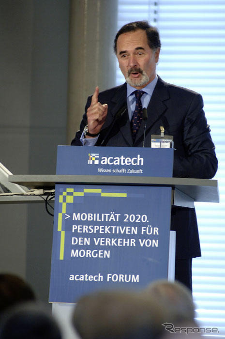 ピシェツリーダー会長の2012年までの残留を決定