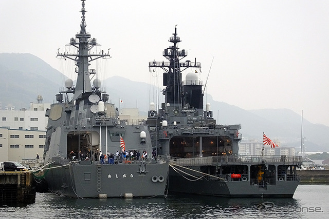 佐世保港クルーズでは、護衛艦にイージス艦、そして「武蔵」がいたドックを海から眺めることができる