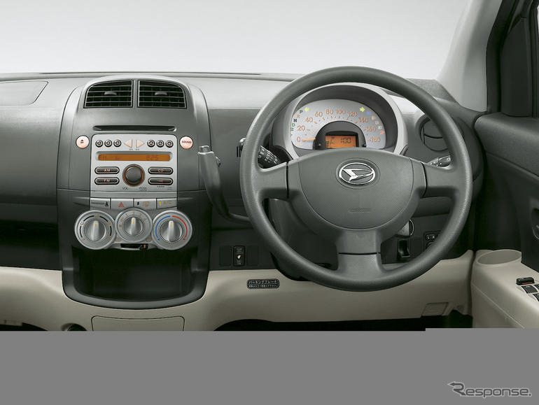 ダイハツ ブーン に人気の装備を装着した特別仕様