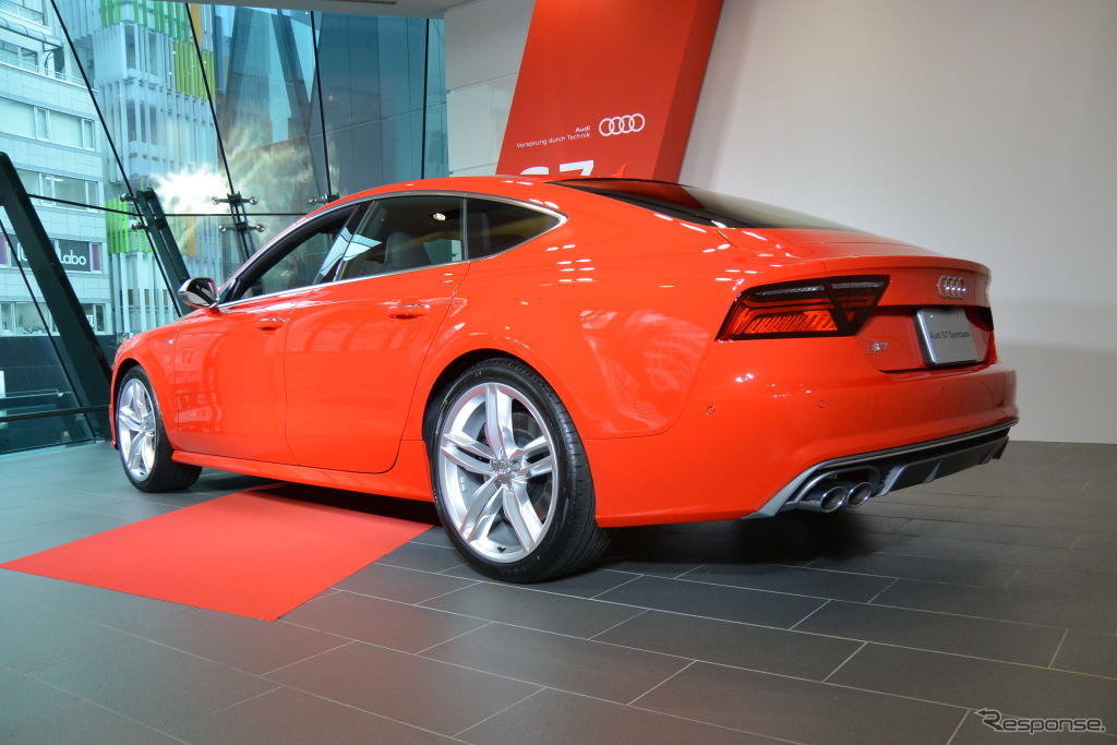 アウディ 新型 S7 スポーツバック