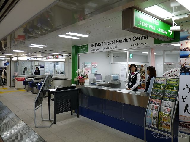 東京モノレールの羽田空港国際線ビル駅改札口付近にあるJR EAST Travel Service Center。既にJR-EAST FREE Wi-Fiが利用できるようになっている。