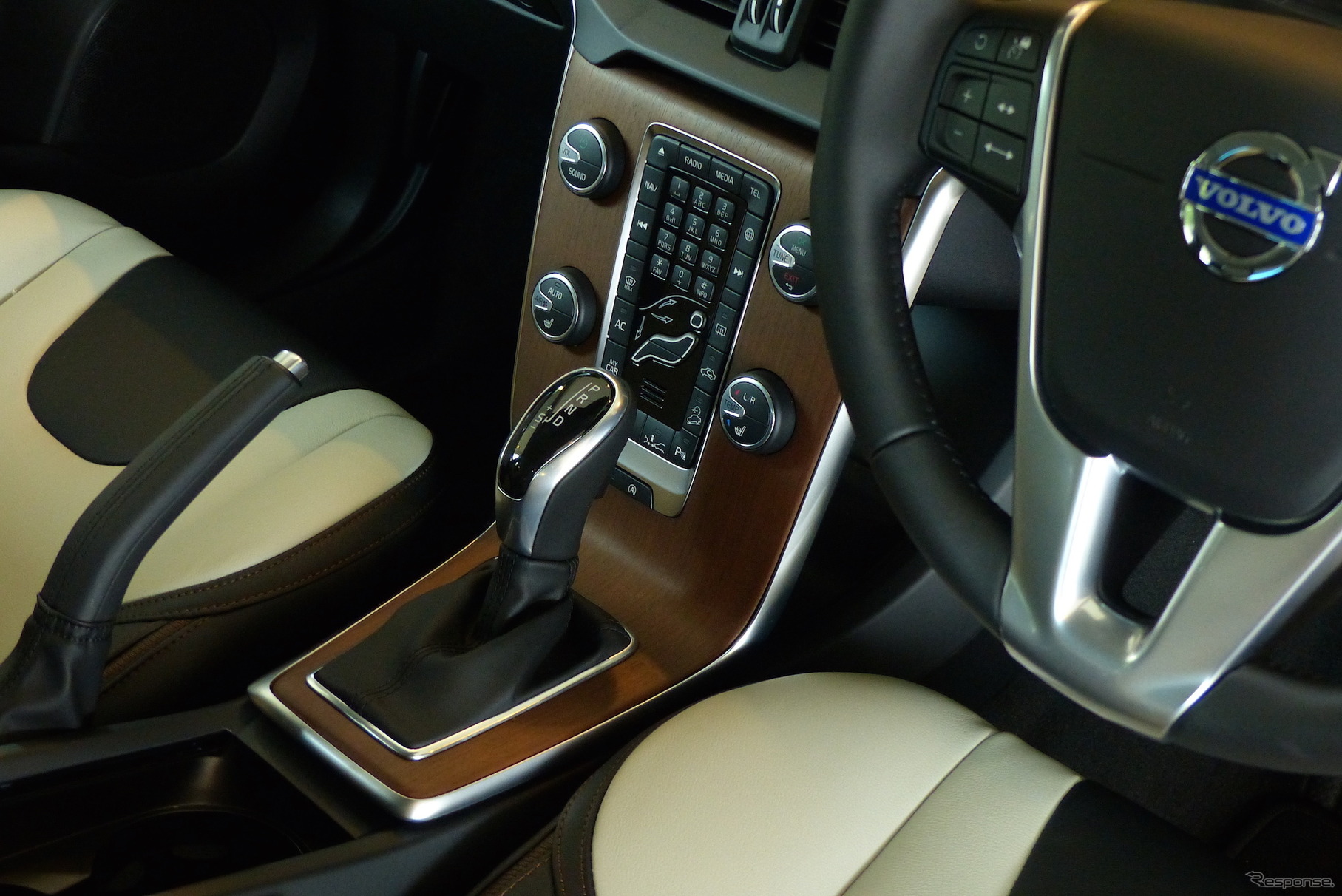 ボルボ V40 クロスカントリー T5 AWD