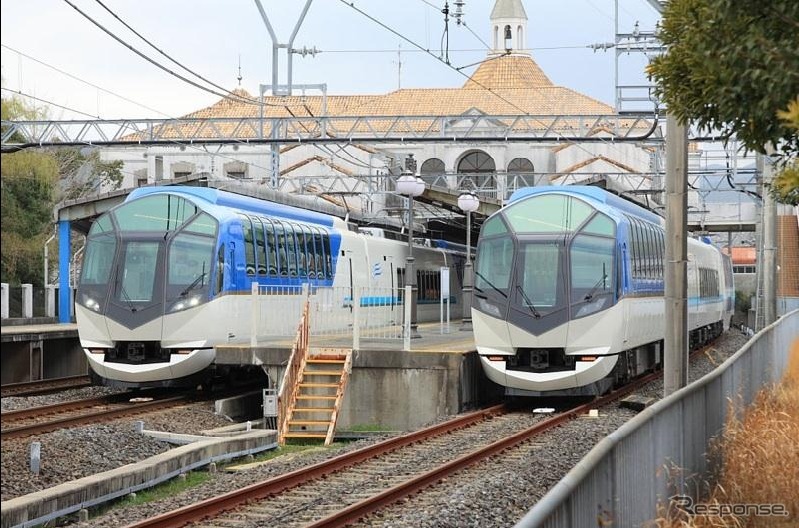 今回のツアーでは賢島駅で50000系全3編成の並びを撮影できる。写真は志摩磯部駅で並ぶ50000系の2編成。