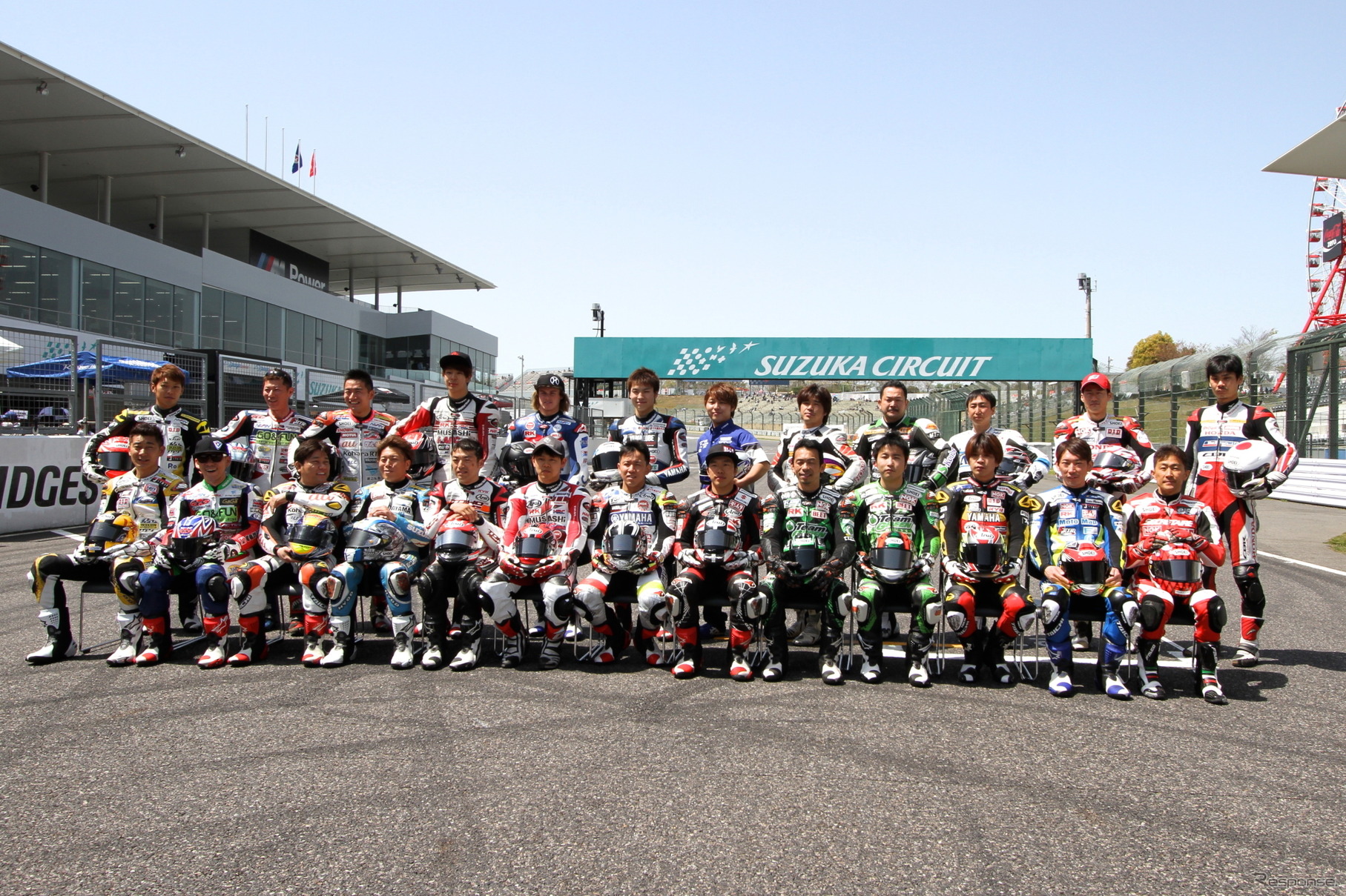 開幕戦恒例のライダー集合写真