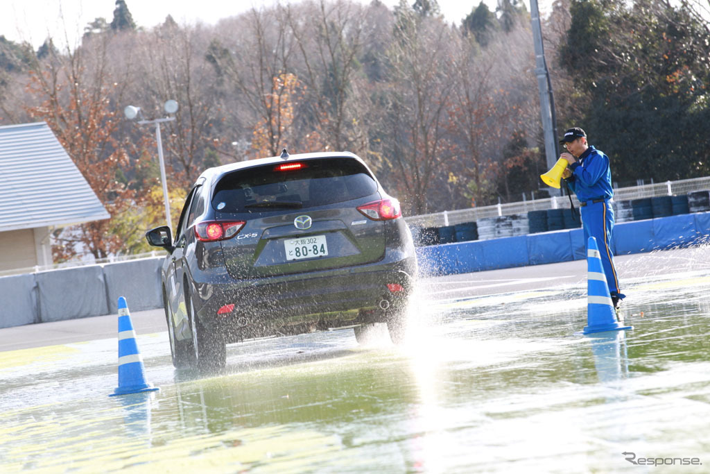 Be a driver. マツダ・ドライビング・アカデミー