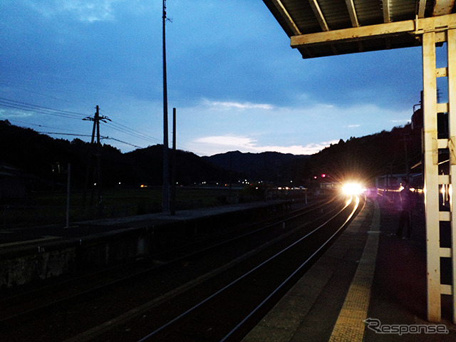 日が暮れるころの網野駅