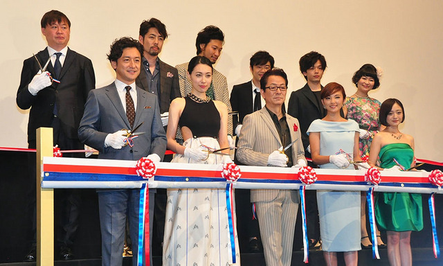 水谷豊、田中麗奈、吹石一恵、安達祐実、尾上寛之、中村倫也、山中崇史、野口かおる、石丸幹二、橋本一監督／『王妃の館』初日舞台挨拶