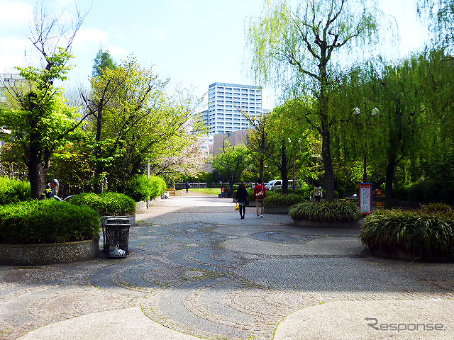 この築地川公園の下にはトンネルが存在する