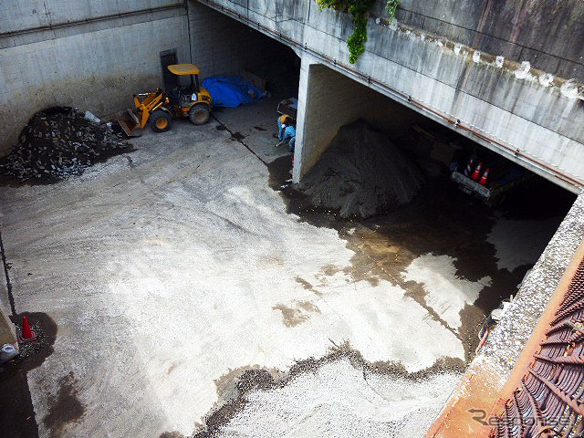 この築地川公園の下にはトンネルが存在する