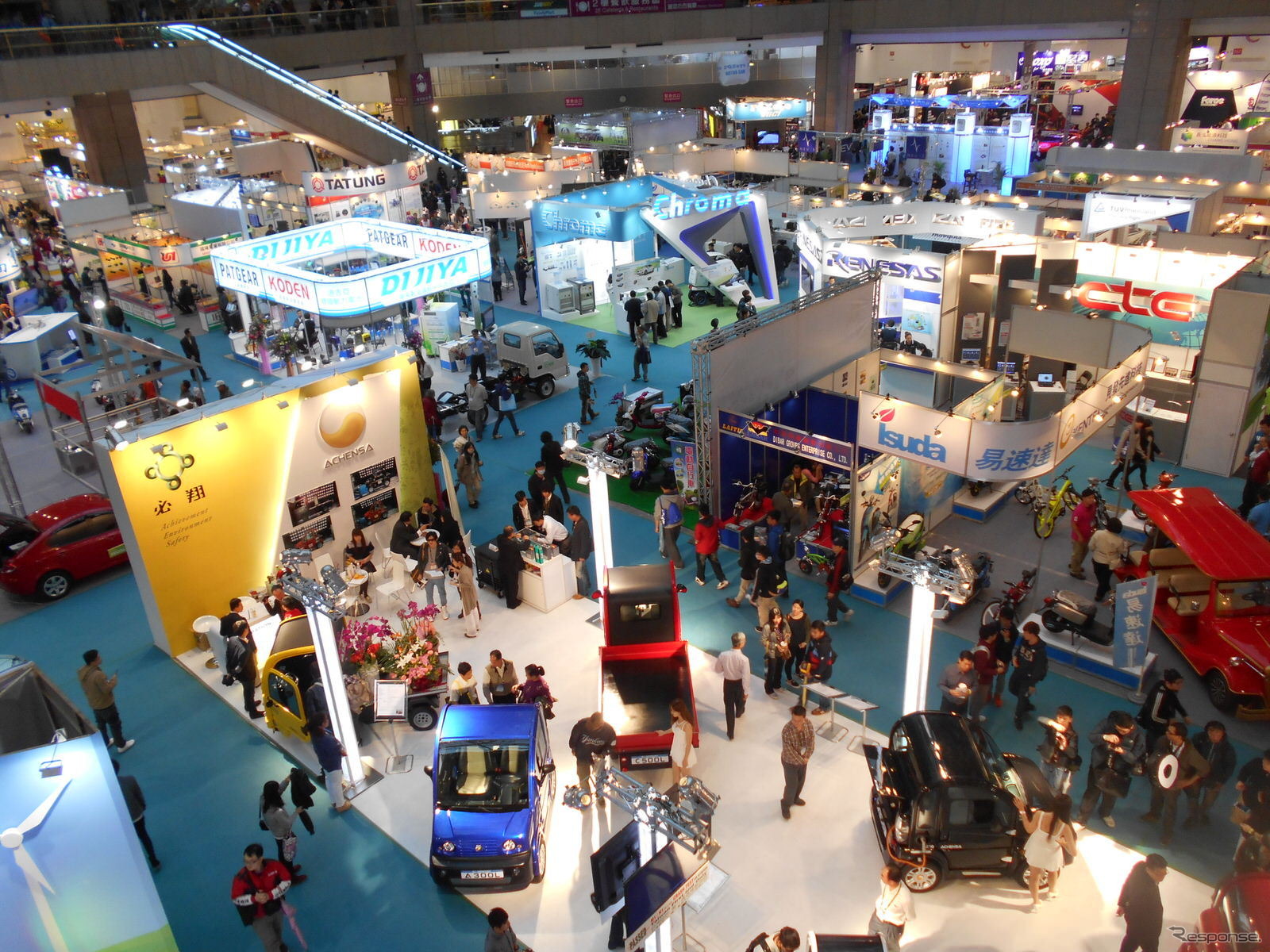 台北市内で行われた、EVや自動車アクセサリー、二輪部品などの合同展示会の様子