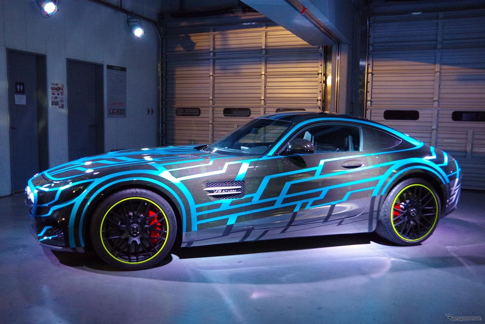 『ネクストライドロン』として劇場版仮面ライダードライブに登場するメルセデス AMG GT