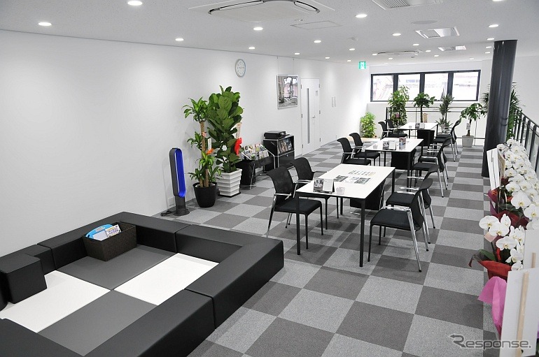 吹き抜け2階のラウンジコーナー＆キッズスペース