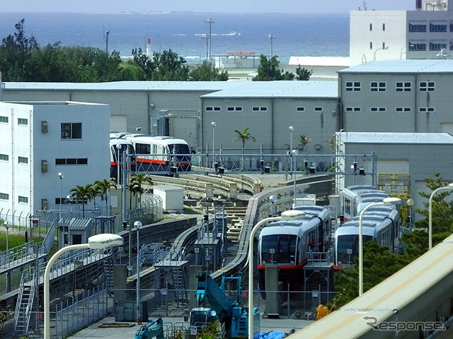 那覇空港駅の南にある運営基地