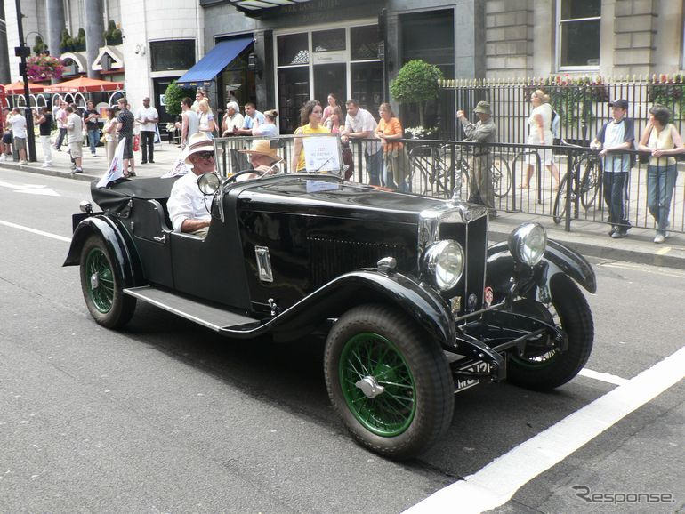 【ロンドンモーターショー06】パレード写真蔵…1900年代から、戦車も登場