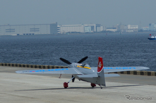 テストフライトに向かう室屋選手の機体。