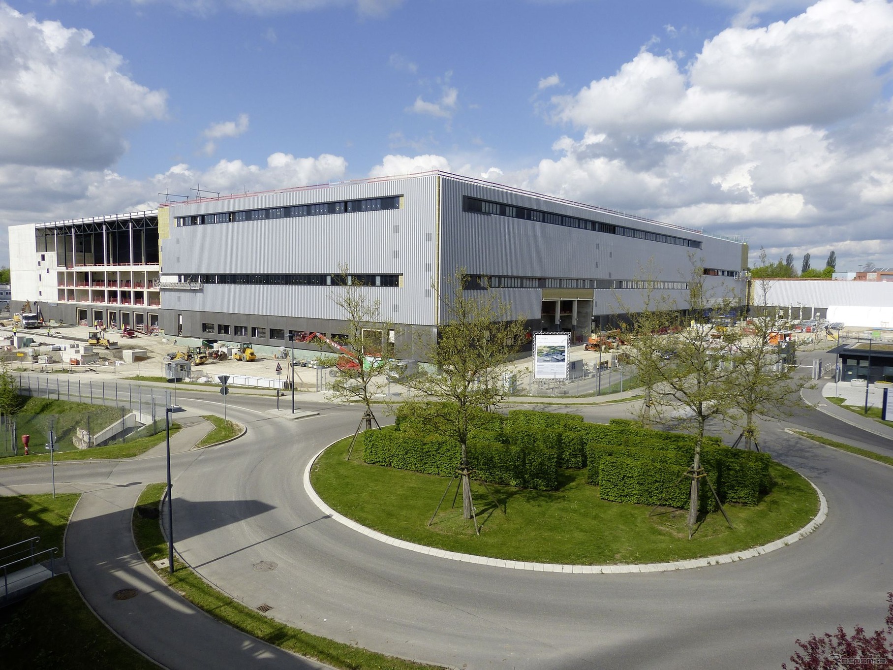 ドイツに完成したメルセデスベンツの新衝突試験センターの建屋