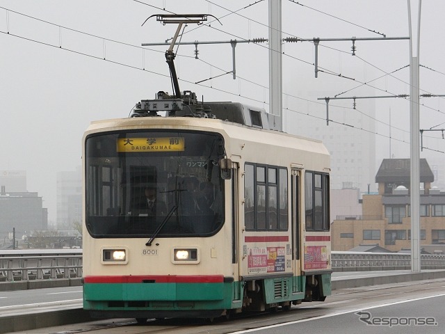 富山地鉄の市内電車は5月31日と6月1日の2日間、山王まつりの開催に伴い増発運転が行われる。