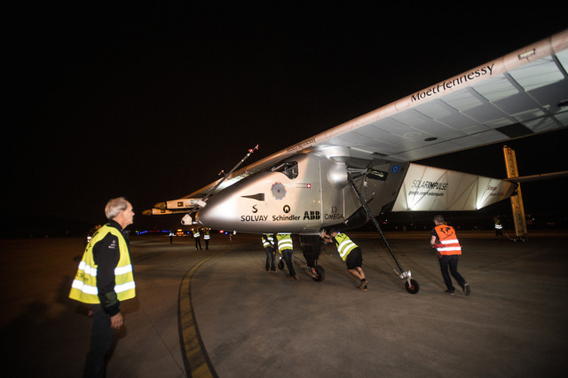 太陽光エネルギーのみで飛ぶ有人飛行機「ソーラー・インパルス2」参考画像（2015年4月2 2日）