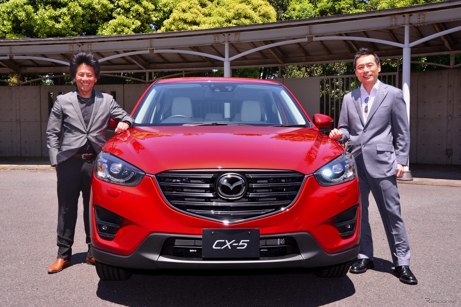 マツダ CX-5を担当した、大塚正志 開発主査（左）と玉谷聡チーフデザイナー（右）