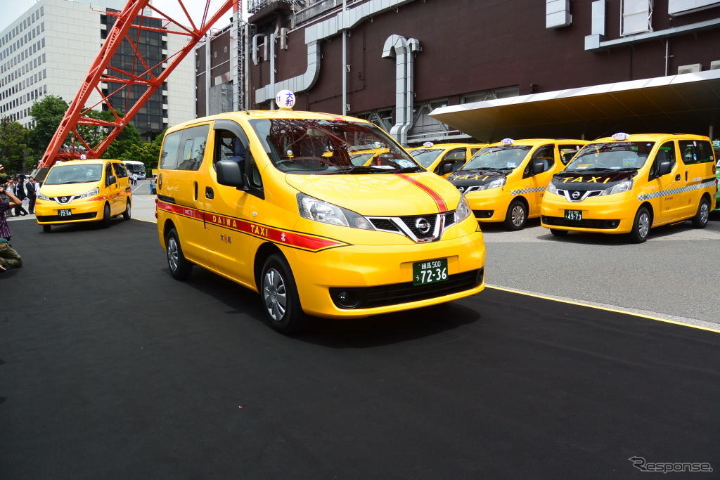 日産自動車 NV200タクシー 出発式