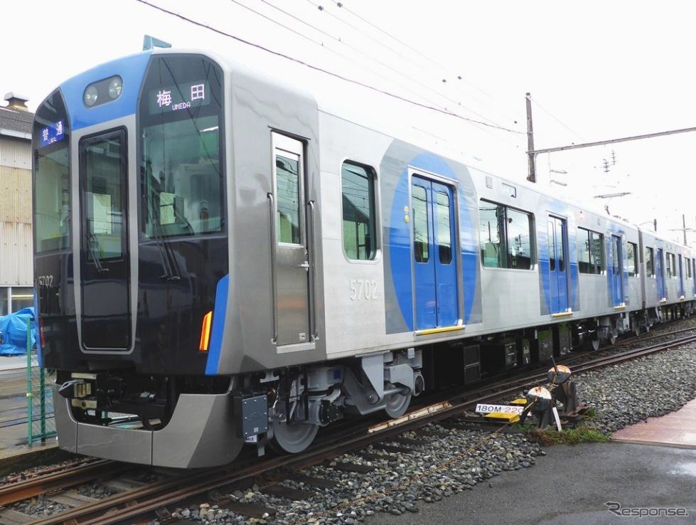 今夏から営業運行を開始する普通車用の新型電車「5700系」。7月26日に一般向けの試乗会が行われる。