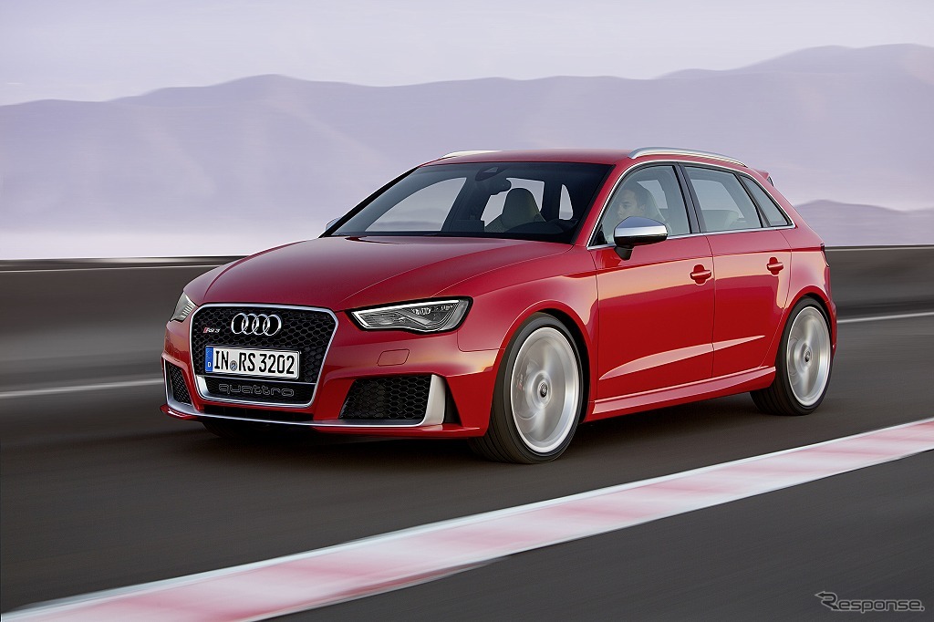 2.5リットルTFSIエンジンを搭載するアウディ RS3
