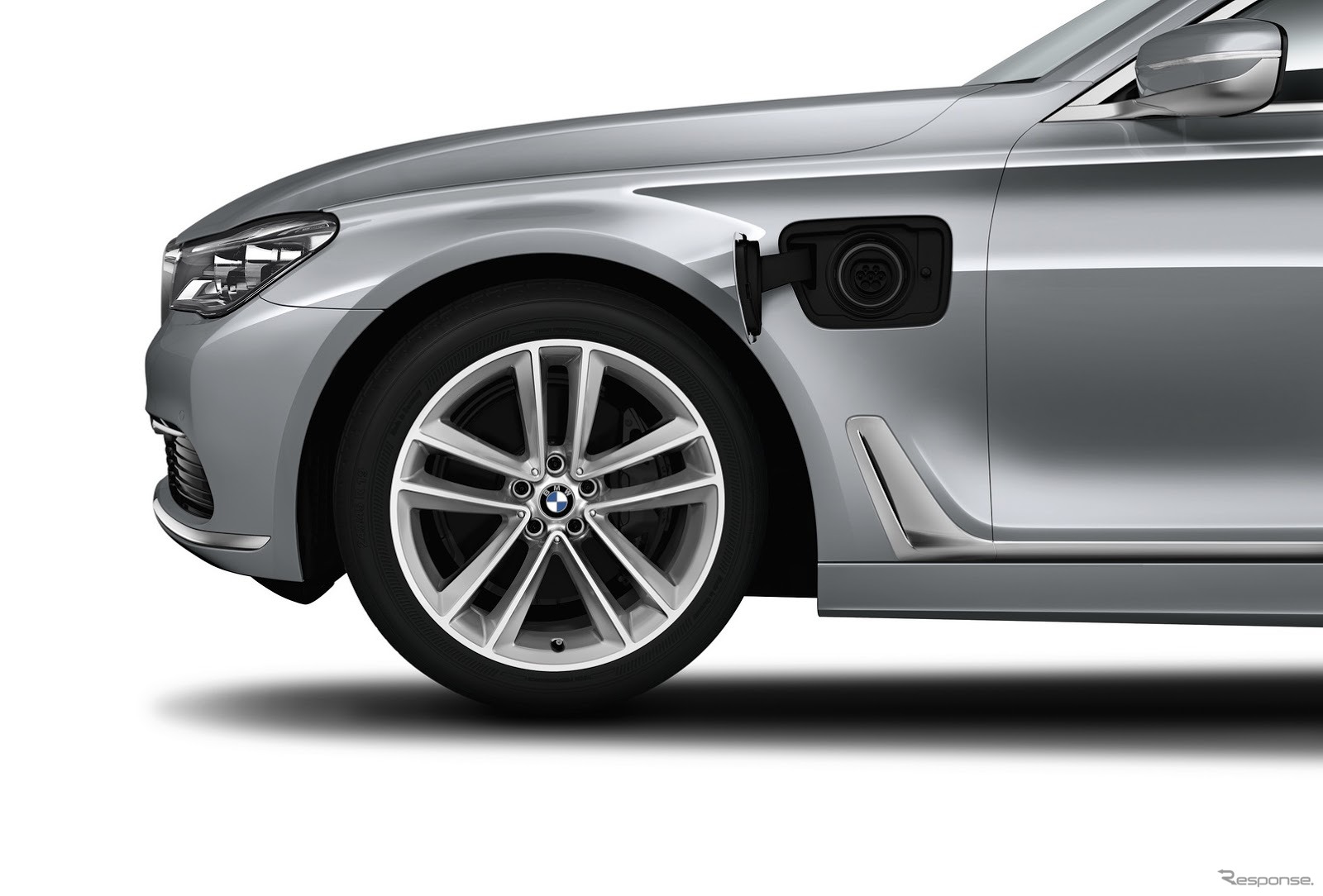 BMW 7シリーズ 新型に設定されるPHVの740Le