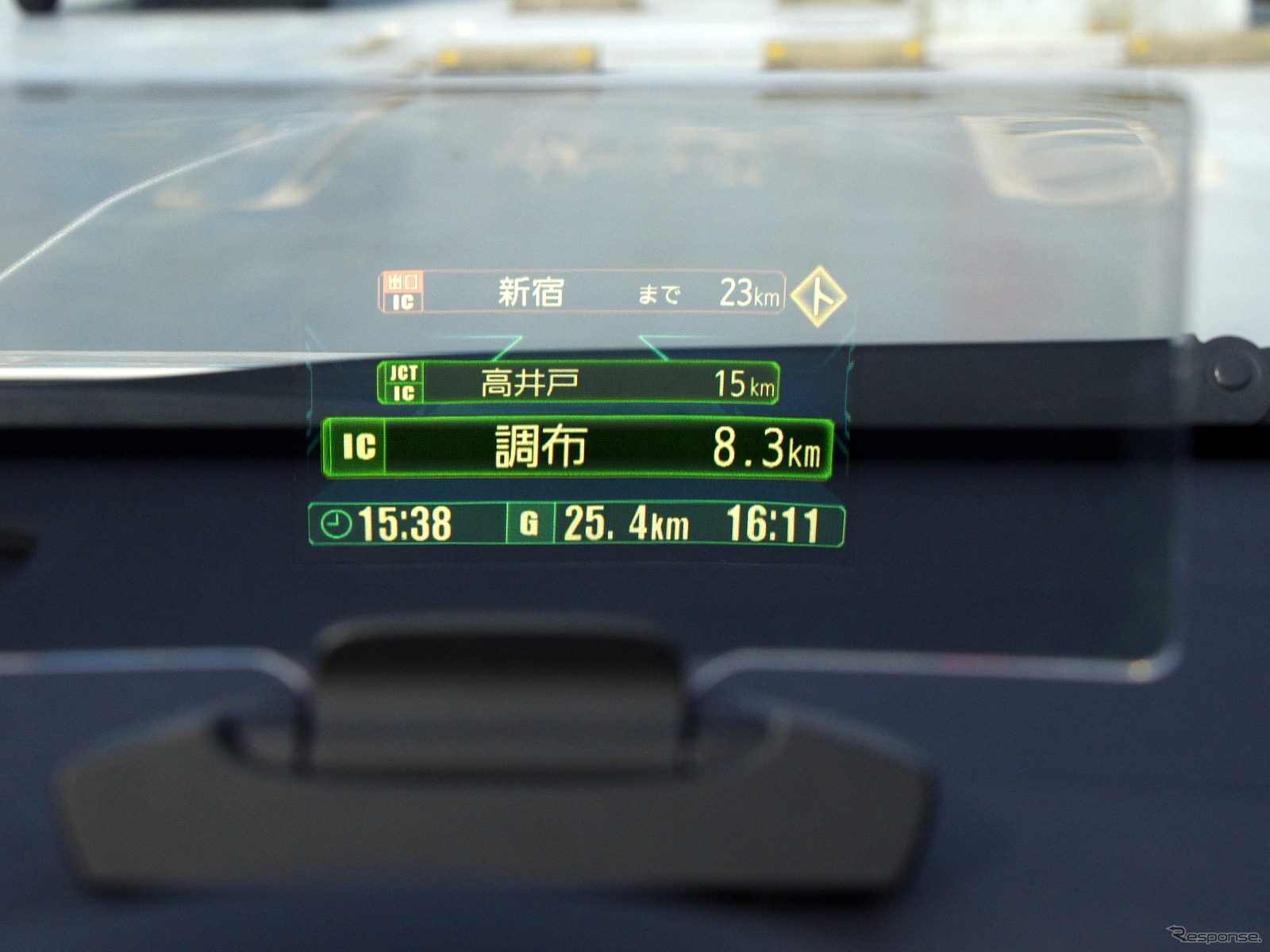 フロントインフォディスプレイ「CY-DF100D」 高速道路走行時は近い順にICが並べられる