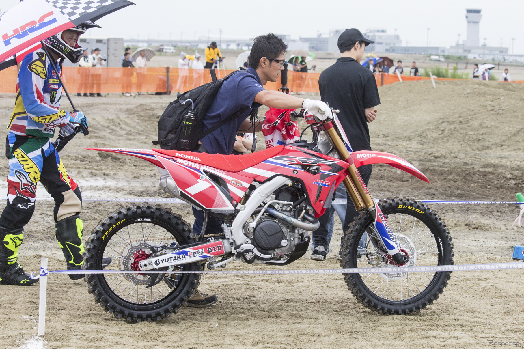 CRF450R、先行型の車両