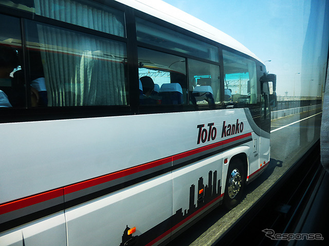 帰省や行楽で突発的な渋滞が発生する高速道路で、空港連絡バスやタクシーは、どう走る？