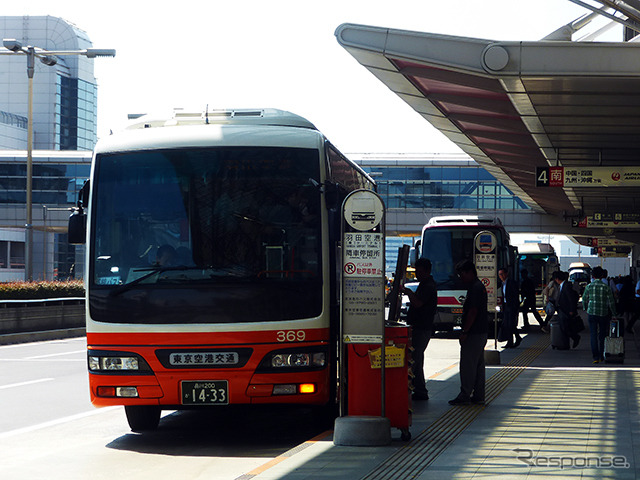 帰省や行楽で突発的な渋滞が発生する高速道路で、空港連絡バスやタクシーは、どう走る？