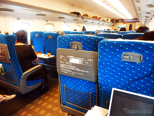 東海道新幹線車内