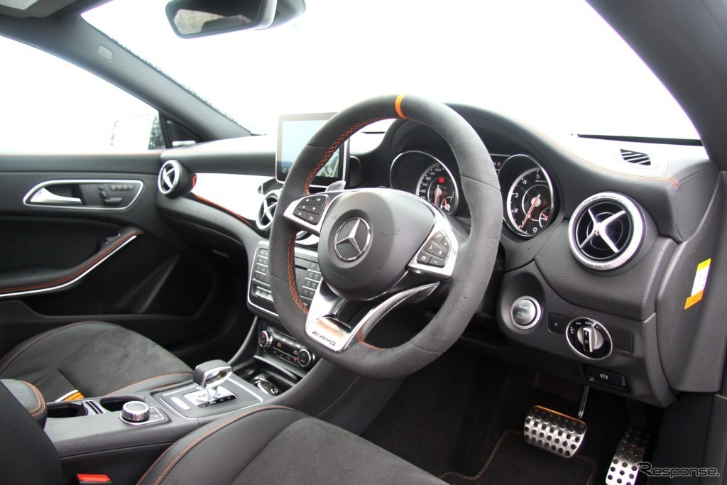 メルセデスAMG CLA45 4MATICシューティングブレークオレンジアートエディション