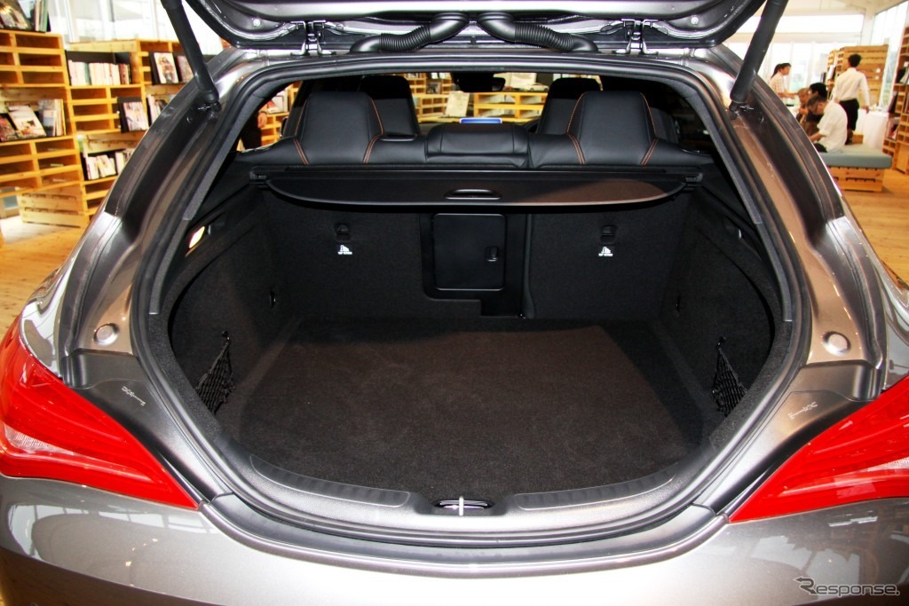 メルセデスベンツ CLA250シューティングブレークオレンジアートエディション